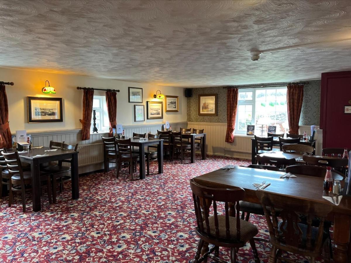 Savoy Country Inn St Clears Exteriör bild